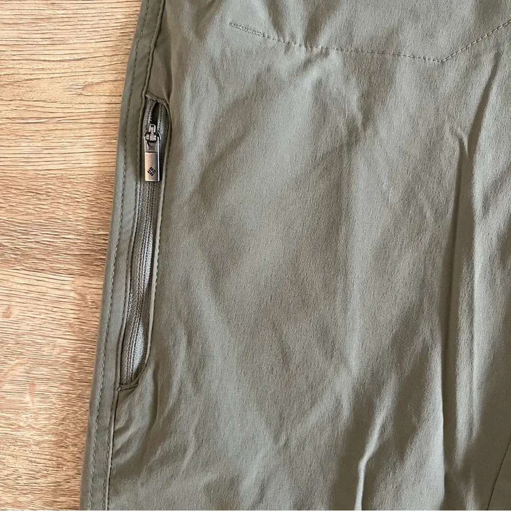 Columbia Women’s Saturday Trail Long Shorts Bermuda Khaki Green Hiking Outdoors - Picture 2 of 6